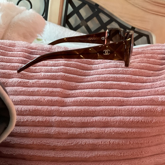 Chanel Rectangular Sunglasses in EUC $150 No scratches or sign of wear. See pics - Picture 14 of 15